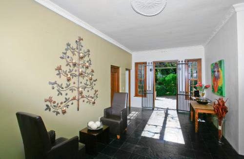 Hostal 4-heaven Guest House