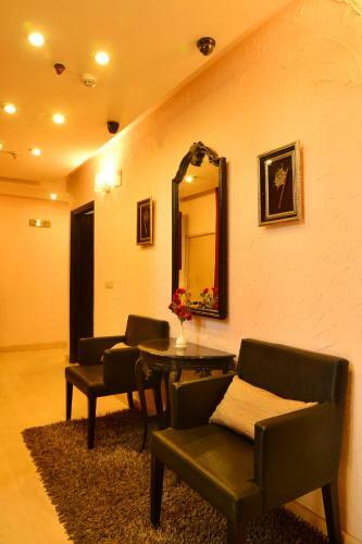 Hotel Shanti Palace West