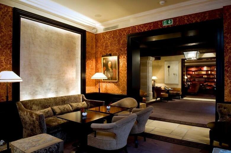 Hotel Pavillon De La Reine