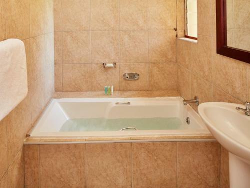 Hotel Midlands Saddle And Trout