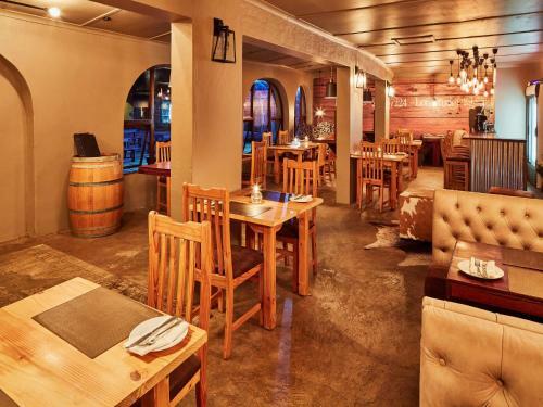 Hotel Midlands Saddle And Trout