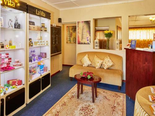 Hotel Midlands Saddle And Trout
