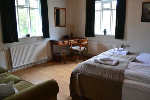 Hostal Guesthouse Kirkjubol In Bjarnardalur