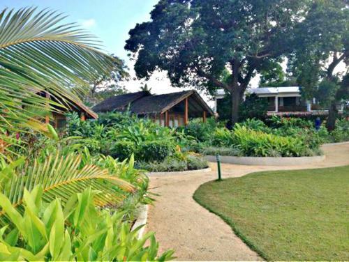 Lagoon Beach Resort Apartments
