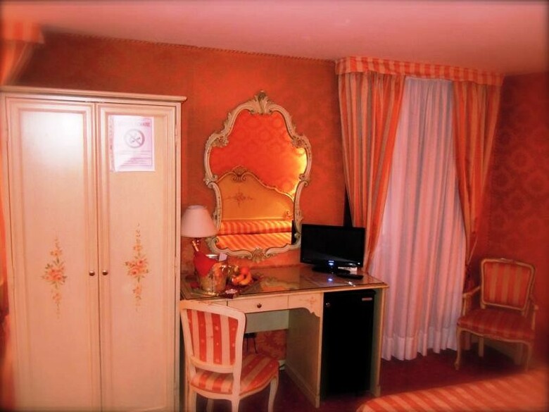 Hotel Lux