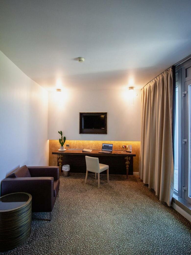 Hotel Antony Palace