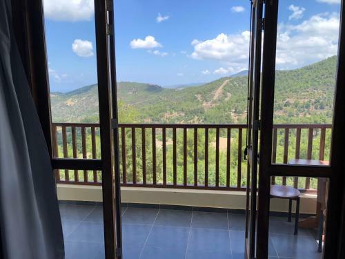 Demetriou Paradisos Hills Hotel