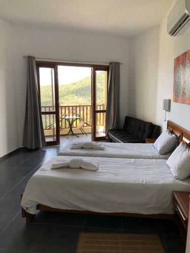 Demetriou Paradisos Hills Hotel