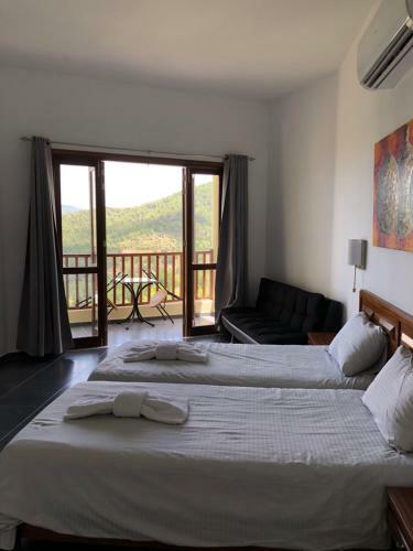 Demetriou Paradisos Hills Hotel