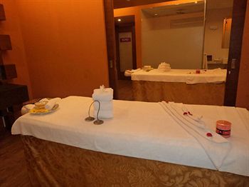 Hotel Royal Orchid Beach Resort & Spa, Goa