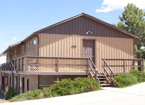 Hotel Flaming Gorge Resort