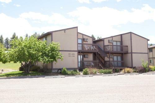 Hotel Flaming Gorge Resort
