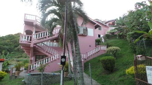 Hostal Top Ranking Hill View Guesthouse
