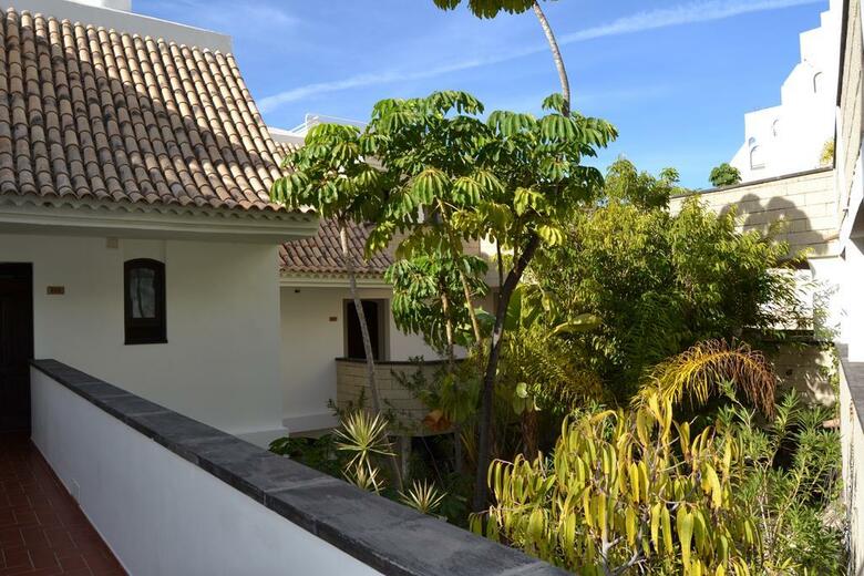 Regency Country Club Apartments & Suites