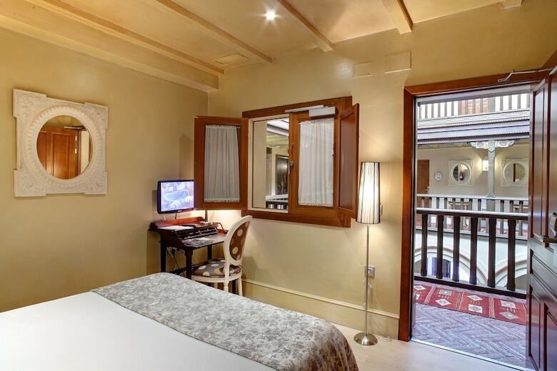 Hotel Sacrist�a De Santa Ana