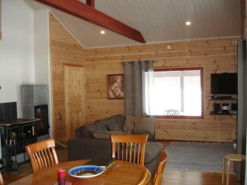 Aamuruskon Ukkola Cottage
