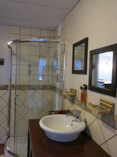 Hostal A Cherry Lane Self Catering And B&B