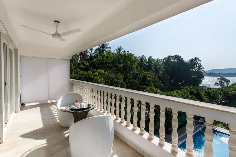 Hotel Safira River Front Resort