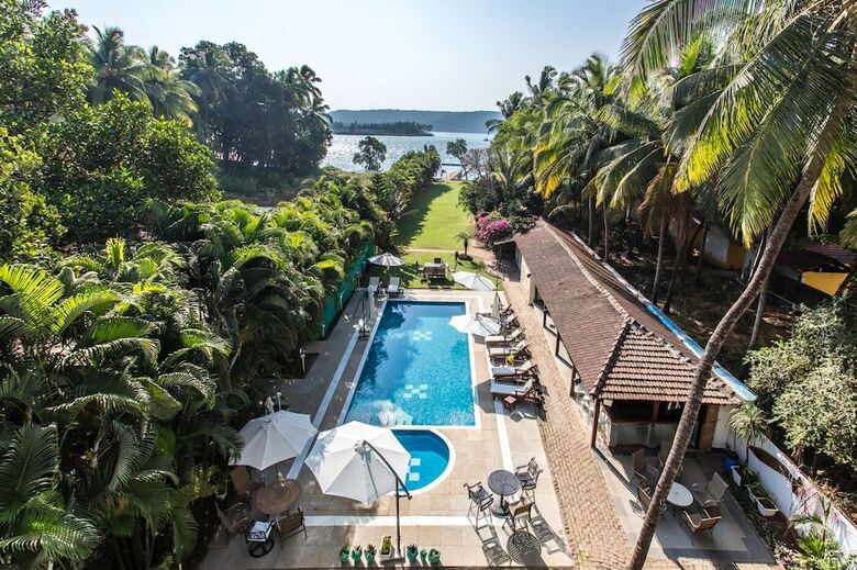 Hotel Safira River Front Resort