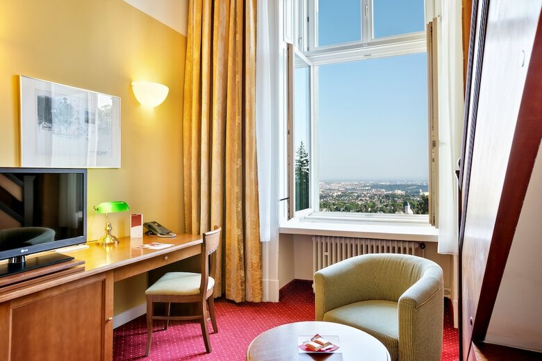 Hotel Schloss Wilhelminenberg