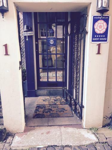 Hostal Sallyport Guest House