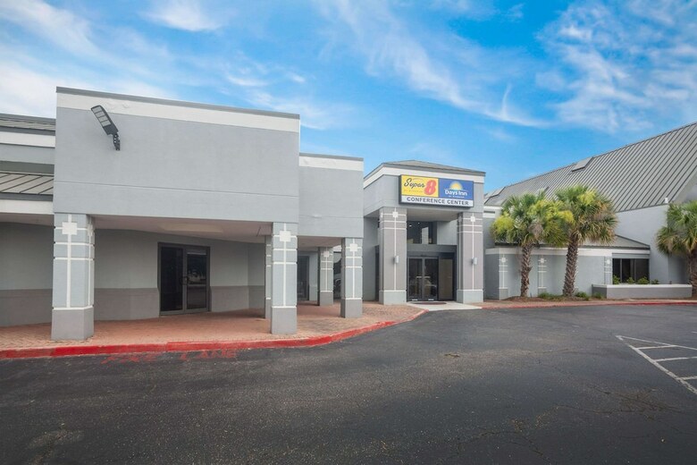 Hotel Super 8 By Wyndham Mobile I-65