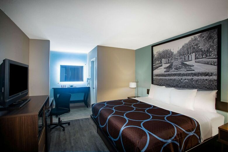 Hotel Super 8 By Wyndham Mobile I-65