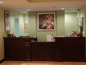 Motel Ambassador Inn & Suites