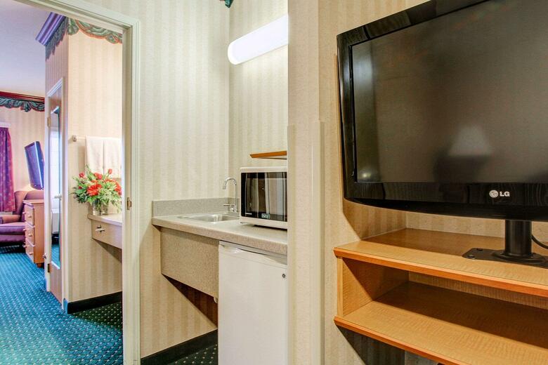 Hotel Clarion Suites Downtown Anchorage