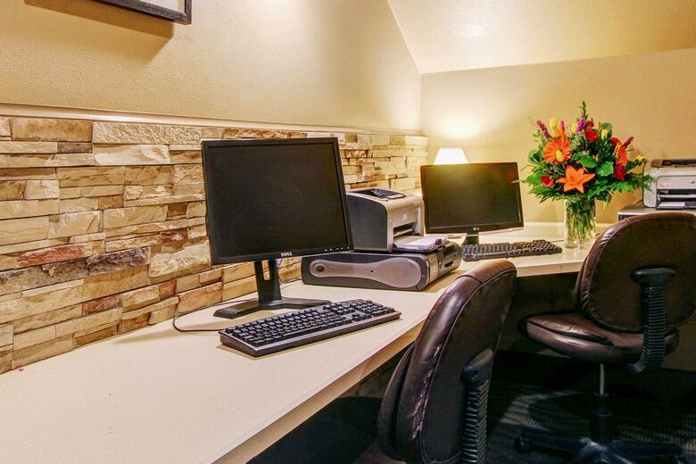 Hotel Clarion Suites Downtown Anchorage