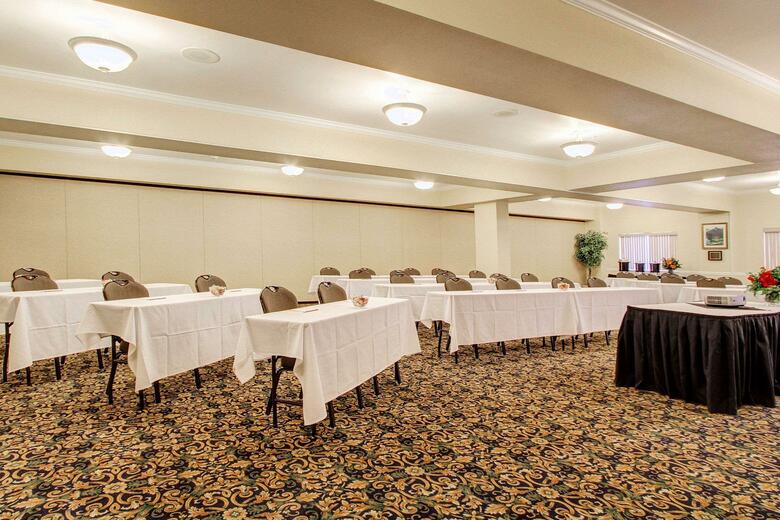 Hotel Clarion Suites Downtown Anchorage