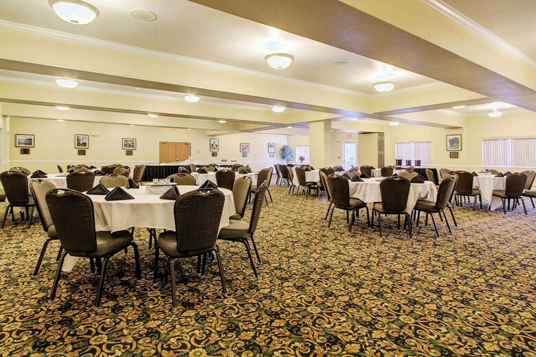 Hotel Clarion Suites Downtown Anchorage