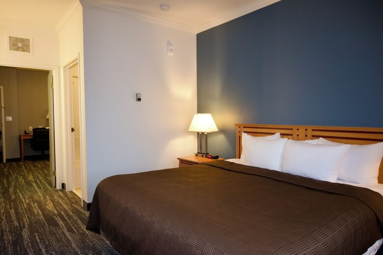 Hotel Clarion Suites Downtown Anchorage