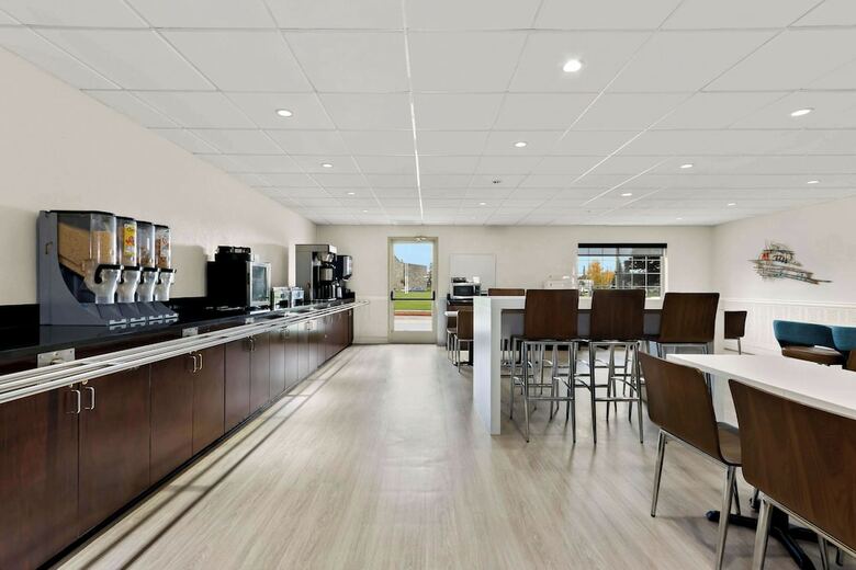 Hotel Clarion Suites Downtown Anchorage