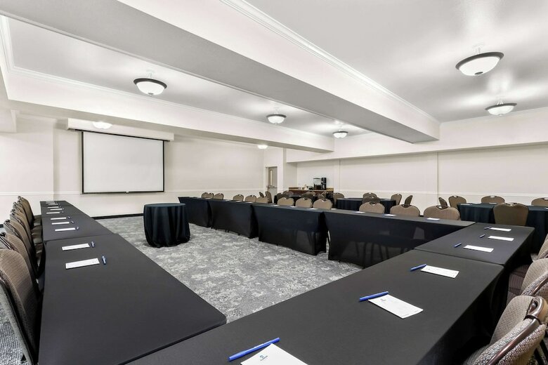 Hotel Clarion Suites Downtown Anchorage