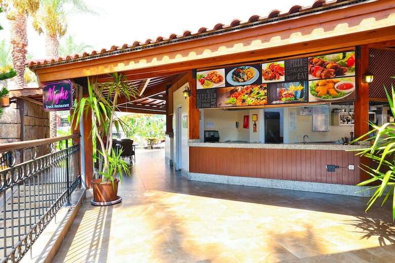 Hotel Crystal Aura Beach Resort & Spa