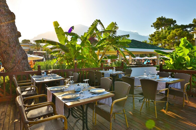 Hotel Crystal Aura Beach Resort & Spa
