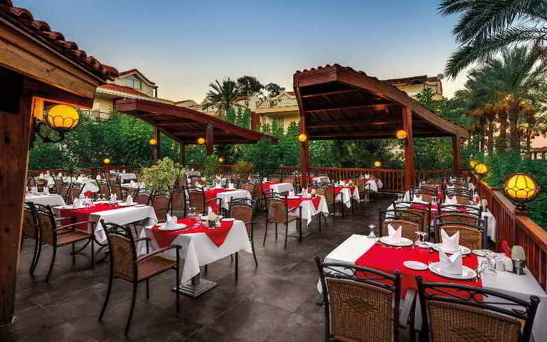 Hotel Crystal Aura Beach Resort & Spa