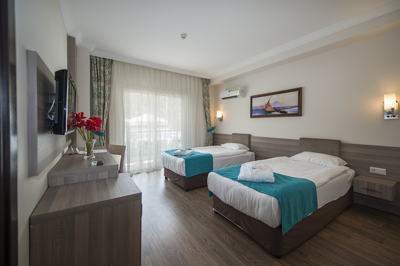 Hotel Crystal Aura Beach Resort & Spa
