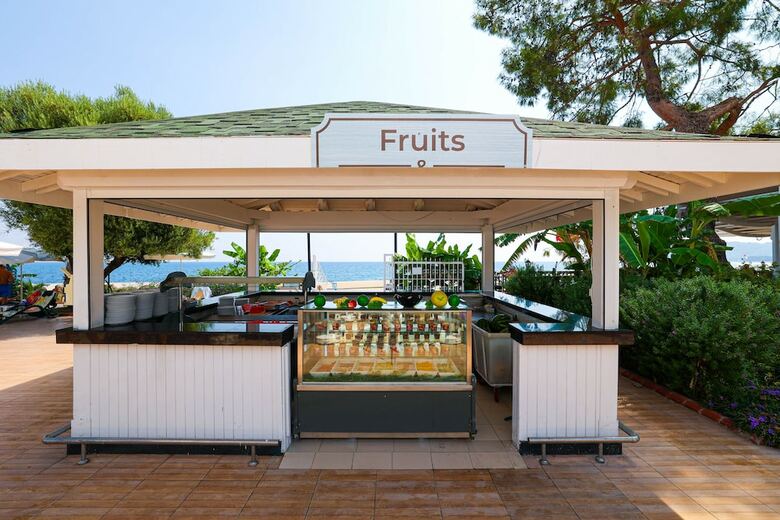 Hotel Crystal Aura Beach Resort & Spa