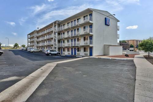 Motel 6 Flagstaff East - Lucky Lane