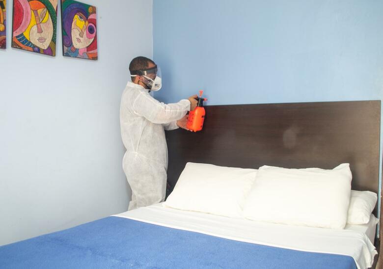 Azu�n Suites Hotel
