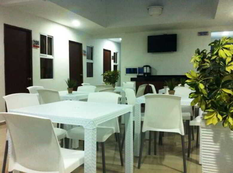 Azu�n Suites Hotel