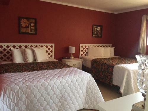 Hotel Hidden Palms Resort & Condominiums