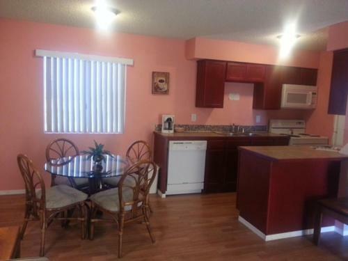 Hotel Hidden Palms Resort & Condominiums