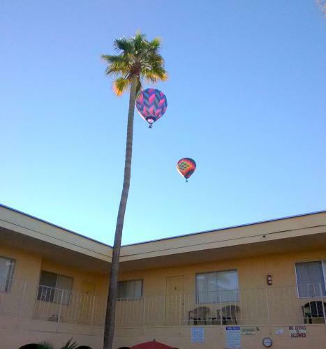 Hotel Hidden Palms Resort & Condominiums