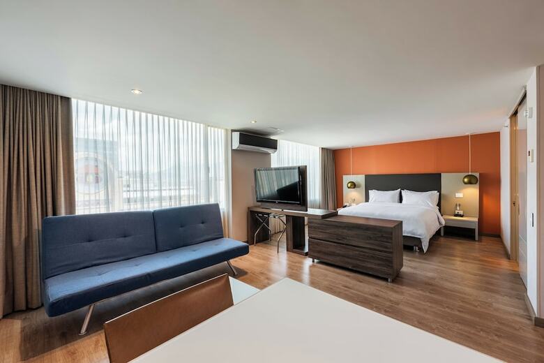Hotel Holiday Inn Express & Suites Medellin