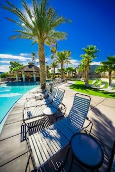 Hotel The Nautical Beachfront Resort