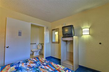 Motel 6 Phoenix - Northern Avenue