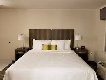 Hotel Quality Inn & Suites At Metro Center